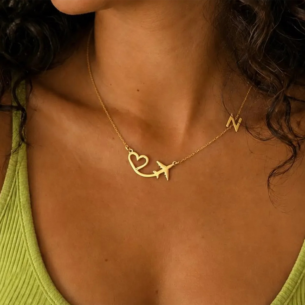 Women Fashion Names - Gepersonaliseerde hartvormige vliegtuig-hanger met initialen voor