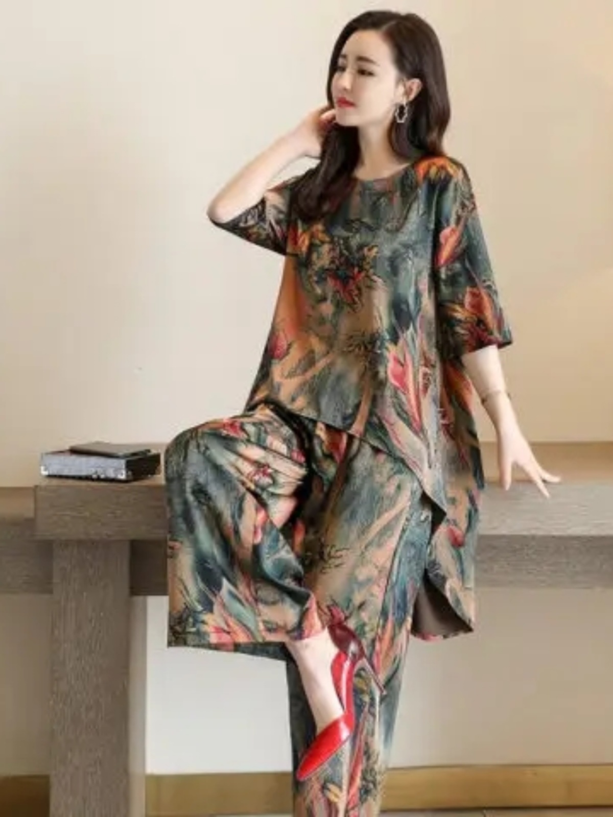 Modieuze, bedrukte top met kor - Women Fashion Over The Years recensie en prijs